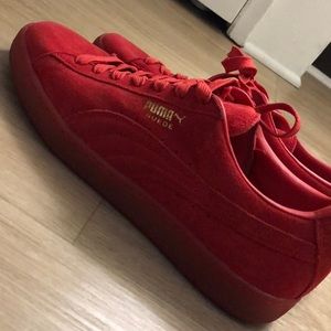 Men’s Puma red